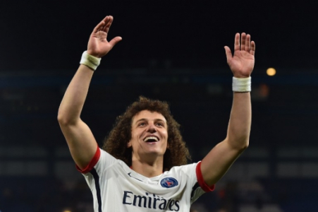 O zagueiro David Luiz foi comprado pelo PSG por 62.6 milhões de euros