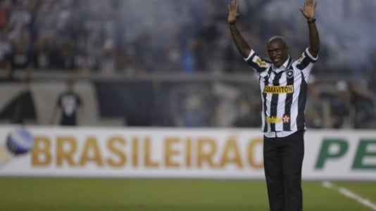 Em 2012 o Botafogo surpreende o mundo com a contratação de Clarence Seedorf, um dos principais craques europeus. A torcida lota o aeroporto para receber o craque, que se aposentadoria em janeiro de 2014 pelo Alvinegro