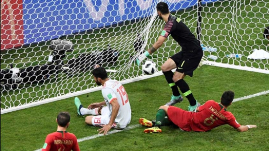 Diego Costa também estava inspirado. Marcou dois gols da Espanha