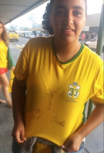 Torcedora do Brasil celebra autógrafos de D. Costa, Coutinho e Tite