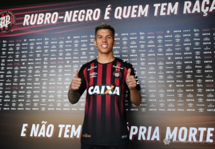 Atacante foi anunciado pelo Furacão nesta quinta-feira