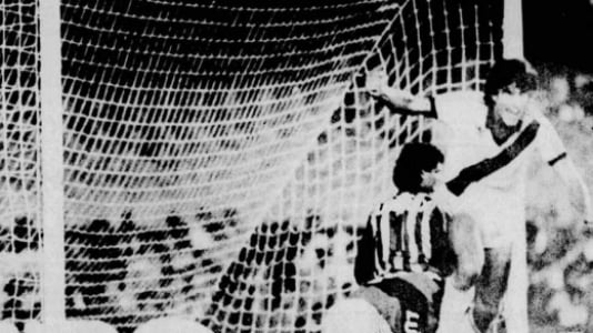 08 05 1988 - Vasco 1x0 Flamengo (jogo 1)