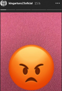 Vidal posta emoji irritado logo após vitória do Barcelona