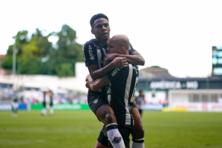 Elias e Fábio Santos