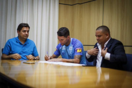 Thiago Neves renova