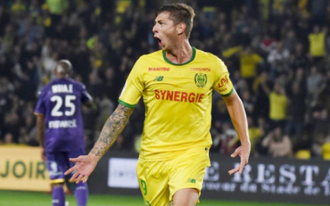 Torcedores do Nantes prestam homenagens a Emiliano Sala