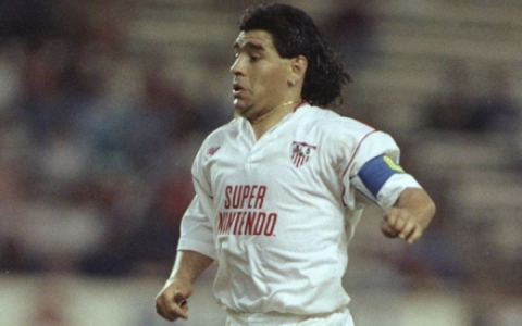 Maradona, com a camisa do Sevilla