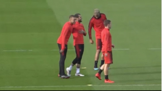 Mbappé mostra animação em treino do PSG