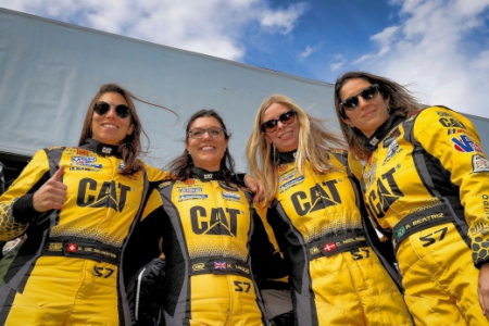 #57 Meyer Shank Racing w/ Curb-Agajanian Acura NSX GT3, GTD: Katherine Legge, Bia Figueiredo, Simona De Silvestro, Christina Nielsen