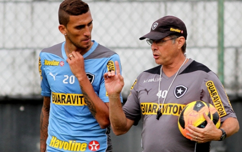 Oswaldo de Oliveira é um dos grandes fãs do futebol de Rafael Marques