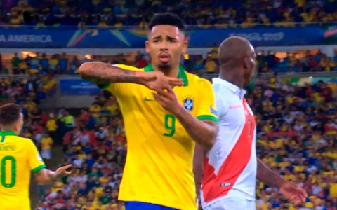 Brasil x Peru - Gabriel Jesus (Roubo)