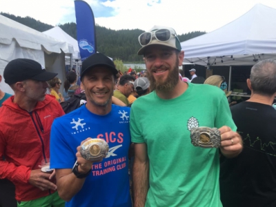 Iazaldir com Chris Price, campeão da Tahoe Rim Trail 100 mile Endurance Run. (Divulgação)