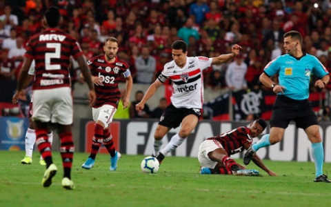Flamengo x São Paulo - Hernanes
