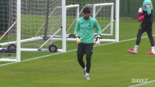 Alisson - treino do Liverpool