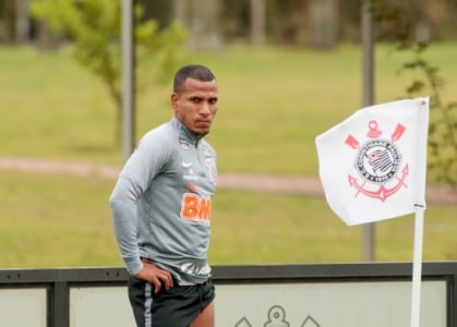 Otero lamenta gol anulado e fica feliz por estreia em casa
