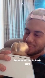 Ex E Atual De Cantor Ze Felipe Trocam Indiretas Neymar Toma Partido E Leva Cutucada Sobre Bola De Ouro Lance