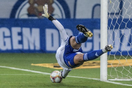 Fábio defendeu o 31º pênalti com a camisa do Cruzeiro