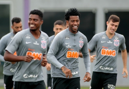Zaga do Corinthians deve ter 'briga' por dupla com Gil