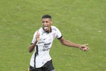 Há quase três meses sem jogar Varanda faz post enigmático: 