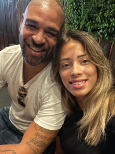 Adriano Imperador e Micaela Mesquita