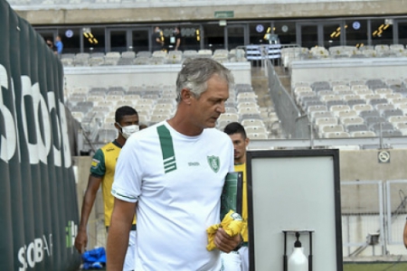 Lisca reconheceu que o Atlético-MG foi superior ao seu time no clássico do Mimeirão