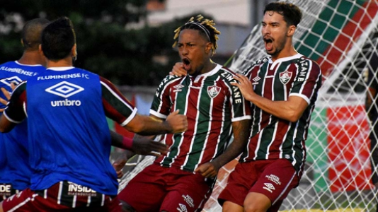 Abel Hernández comemorando gol
