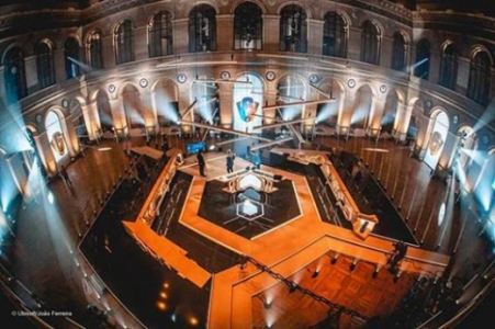 Palais Brongniart customizado para ser o palco dos playoffs do Six Invitational 2021.