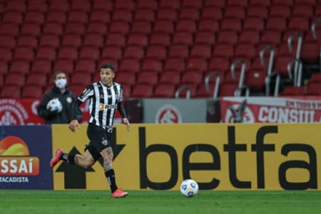 Arana "deu o sangue" pelo Galo no duelo contra o Colorado