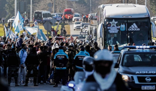 Los aficionados argentinos se dan un festín en Buenos Aires tras el título de la Copa América