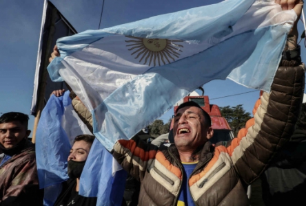 Los aficionados argentinos se dan un festín en Buenos Aires tras el título de la Copa América