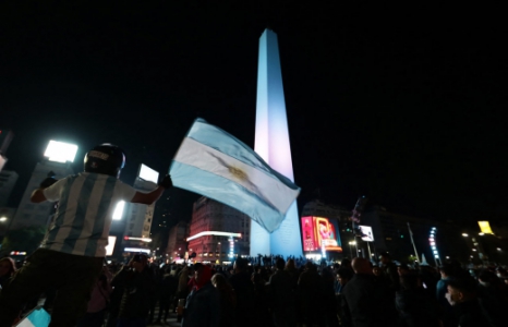 Los aficionados argentinos se dan un festín en Buenos Aires tras el título de la Copa América