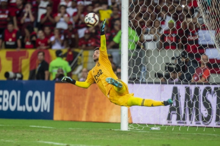 Diego Alves - Flamengo x Emelec - Libertadores 2019 - Defesa de pênalti