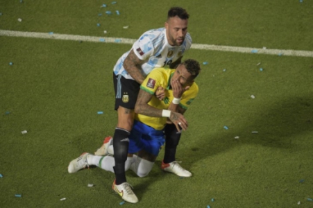 Raphinha e Otamendi - Argentina x Brasil