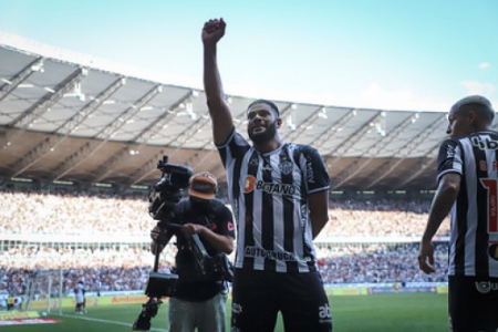 O Rei do Galo foi homenageado por Hulk e "liberou" o grito de campeão para o atleticano