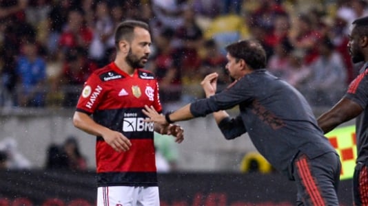 Everton Ribeiro e Maurício Souza