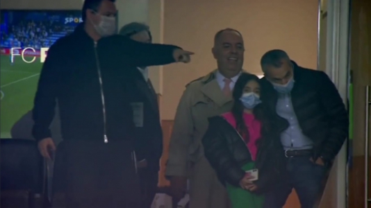 Marcos Braz e Bruno Spindel no Estádio do Dragão assistindo Porto x Benfica