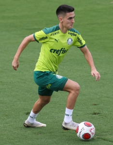 Colombiano Eduard Atuesta realiza primeiro treino no Palmeiras
