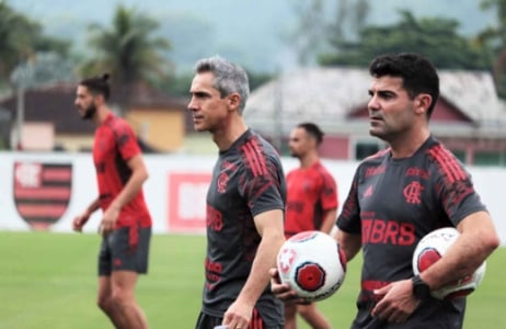 Paulo Sousa comanda o primeiro treino no campo