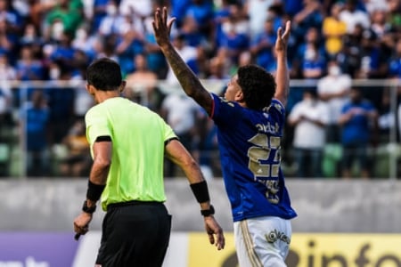 Filipe Machado teve boa atuação e marcou um dos gols da Raposa no triunfo sobre a URT