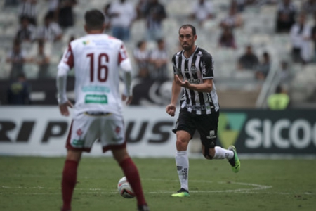 Diego Godin fez seu primeiro jogo com a camisa alvinegra e deixou seu gol nas redes do Patrocinense