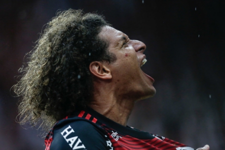 Willian Arão, comemorando o gol da classificação do Flamengo sobre o Vasco