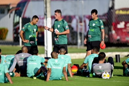 Mancini com os jogadores do América-MG