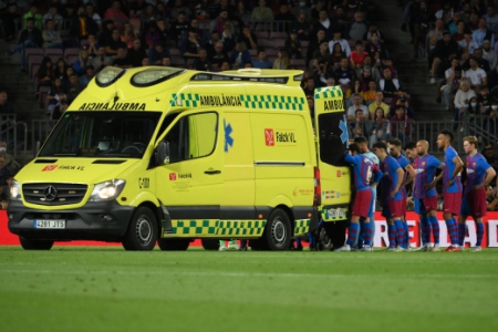Barcelona x Celta de Vigo - Atendimento a Ronald Araújo com ambulância em campo