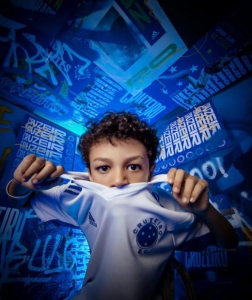 Imagem de novo uniforme branco do Cruzeiro