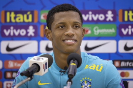Danilo - Coletiva da Seleção Brasileira em Seul