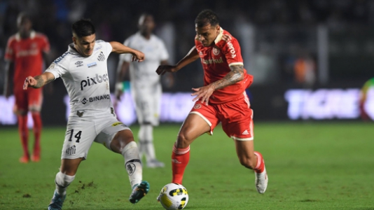 Em jogo com VAR pol&Atilde;&ordf;mico, Santos empata com o Internacional na Vila | LANCE!