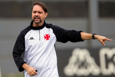 Apresentado no Vasco, Maur&Atilde;&shy;cio Souza comanda o primeiro treino, que conta  com novidades | LANCE!