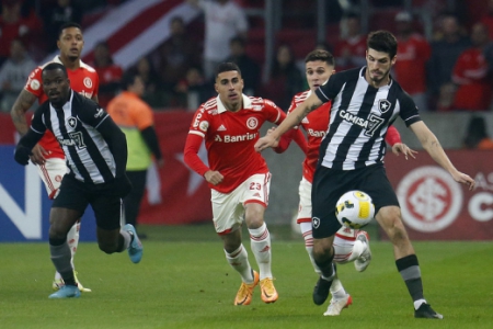 Internacional x Botafogo - Piazon