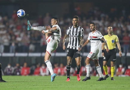 Com poucas vitórias, Luciano reforça necessidade de atenção do São Paulo no Brasileirão