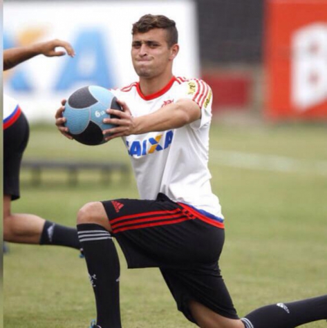 Jovem da base, Léo Duarte aprova unificação das categorias no Fla